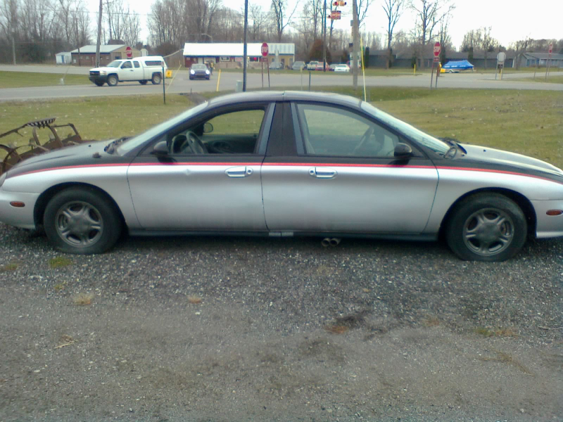 Just chillin’ there with open windows and flat tires.